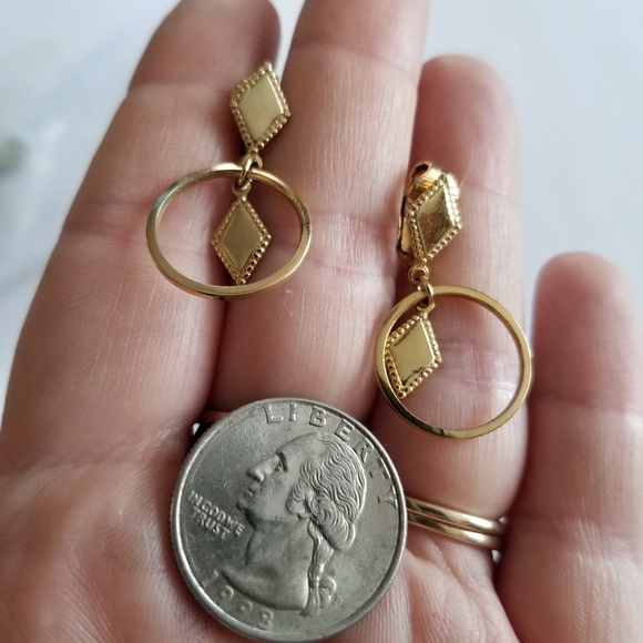 Vintage clip on earrings two diamond shapes and hoops gold tone - Picture 4 of 9